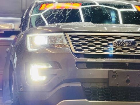Used 2016 Ford Explorer Platinum image 3