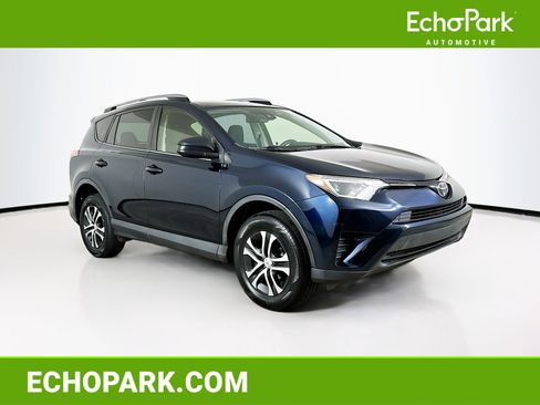 Used 2018 Toyota RAV4 LE image 1