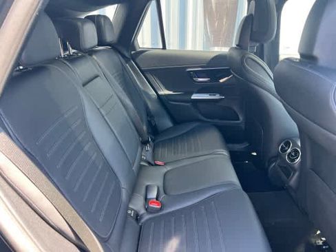 Used 2026 Mercedes-Benz GLC 300 image 23