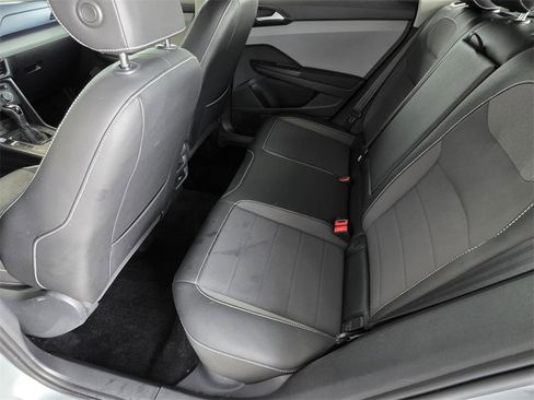 Used 2022 Volkswagen Taos SE image 10