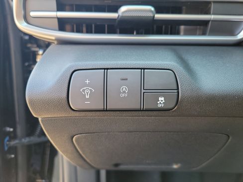 Used 2026 Hyundai Elantra SE FWD image 14