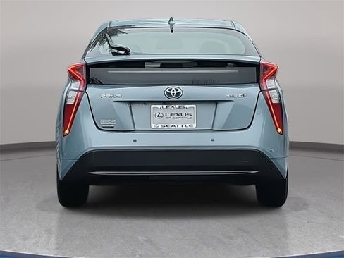 Used 2017 Toyota Prius Four image 7