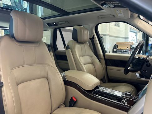 Used 2020 Land Rover Range Rover HSE image 31