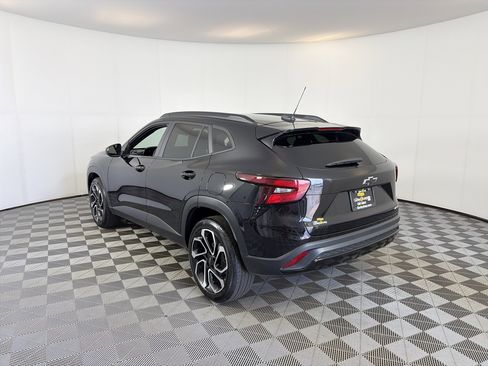 Certified 2025 Chevrolet Trax RS w/ Driver Confidence Package FWD image 8