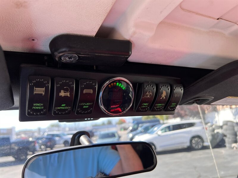 Used 2012 Jeep Wrangler Unlimited Rubicon w/ Connectivity Group AWD/4WD image 33