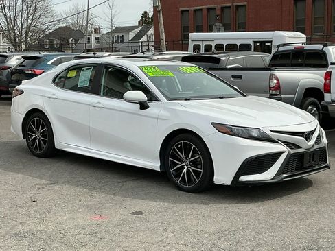 Used 2023 Toyota Camry SE AWD/4WD image 3