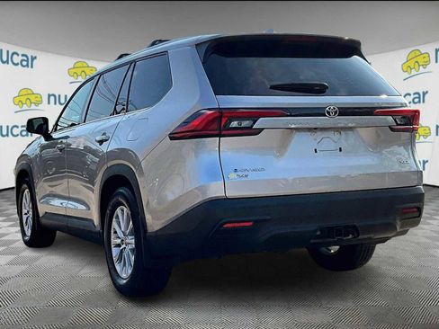 Used 2024 Toyota Grand Highlander XLE image 4