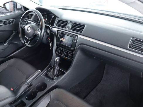 Used 2017 Volkswagen Passat 1.8T R-Line image 41