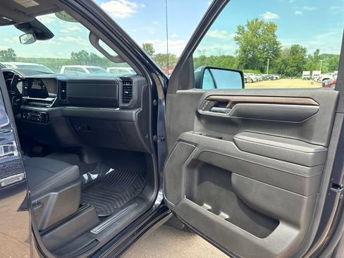 Used 2023 Chevrolet Silverado 1500 LT AWD/4WD image 45