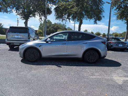 Used 2024 Tesla Model Y Long Range AWD/4WD image 3