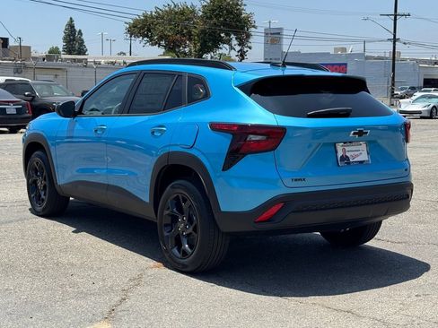 New 2026 Chevrolet Trax LT w/ Midnight Edition FWD image 4