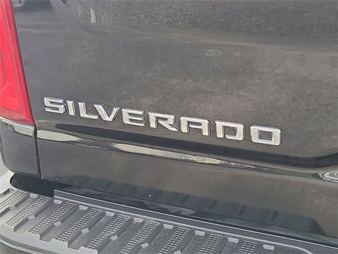 Used 2023 Chevrolet Silverado 2500 High Country w/ Z71 Off-Road Package image 9