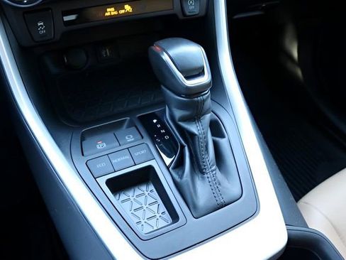 Used 2023 Toyota RAV4 XLE Premium image 24