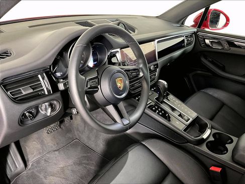 Used 2026 Porsche Macan AWD/4WD image 4