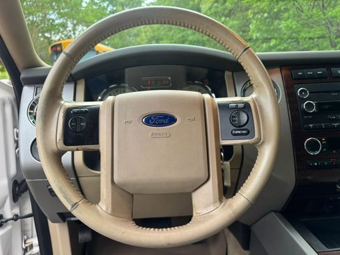Used 2014 Ford Expedition XLT w/ Equipment Group 202A AWD/4WD image 24