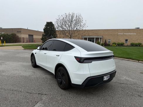 Used 2026 Tesla Model Y Long Range AWD/4WD image 3
