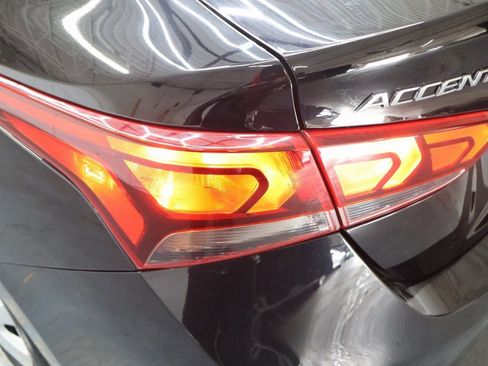 Used 2021 Hyundai Accent SE image 27