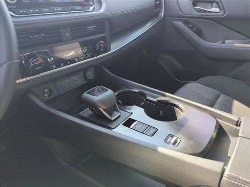 Used 2025 Nissan Rogue SV FWD image 13