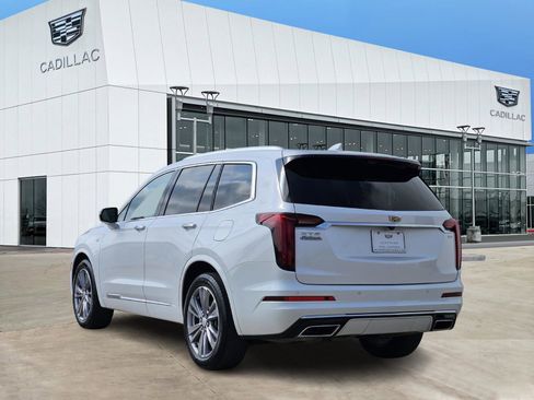 Certified 2023 Cadillac XT6 Premium Luxury w/ Platinum Package image 4