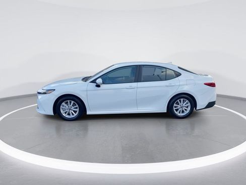 Used 2025 Toyota Camry LE image 5