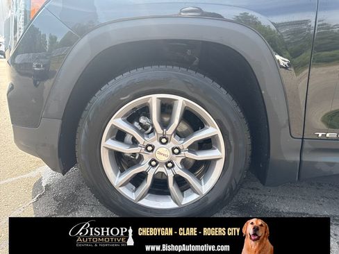 Used 2024 GMC Terrain SLT AWD/4WD image 17