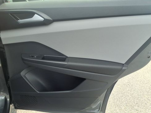 Certified 2023 Volkswagen Taos SE FWD image 9