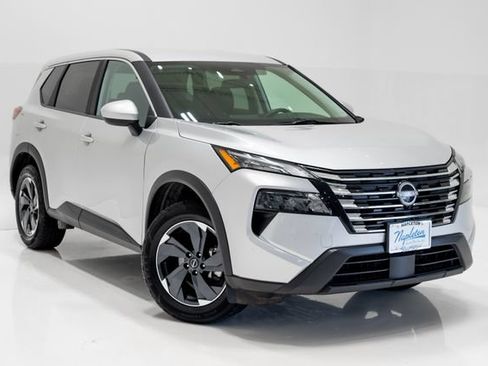 Used 2025 Nissan Rogue SV FWD image 6
