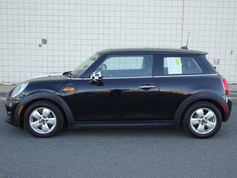 Used 2017 MINI Cooper 2-Door Hardtop image 4