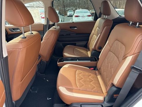New 2026 Nissan Pathfinder Platinum AWD/4WD image 16