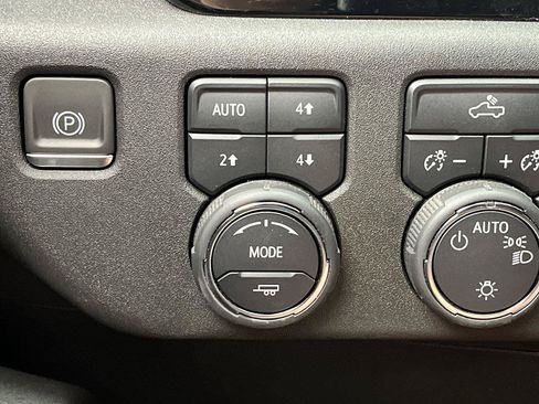 Certified 2024 Chevrolet Silverado 1500 LT AWD/4WD image 17