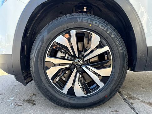 Certified 2024 Volkswagen Atlas Cross Sport SE AWD/4WD image 28