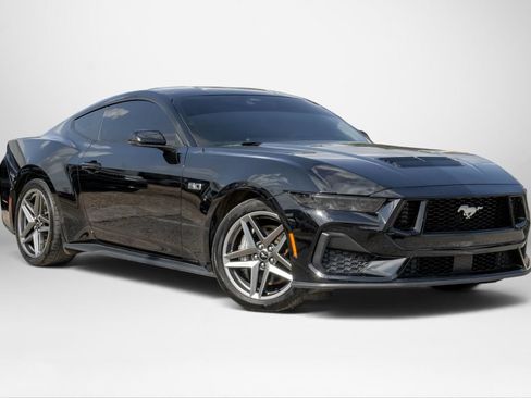 Used 2025 Ford Mustang GT Premium RWD image 4