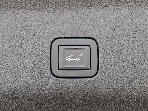 Used 2025 GMC Yukon XL Denali image 31