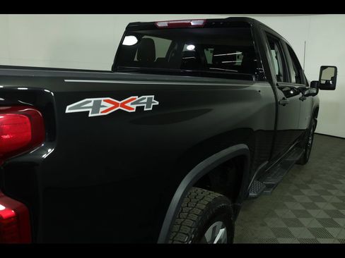 Used 2024 Chevrolet Silverado 2500 Custom image 19