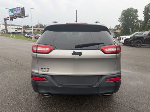 Used 2016 Jeep Cherokee Latitude w/ Cold Weather Group AWD/4WD image 7