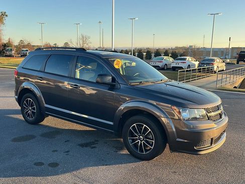 Used 2018 Dodge Journey SE w/ Blacktop Package image 6