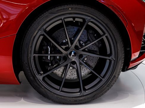 Used 2027 McLaren 750S Spider RWD image 12