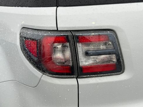 Used 2016 GMC Acadia SLE image 14