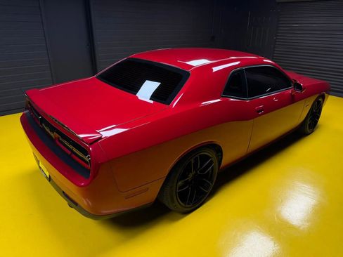 Used 2016 Dodge Challenger R/T RWD image 33