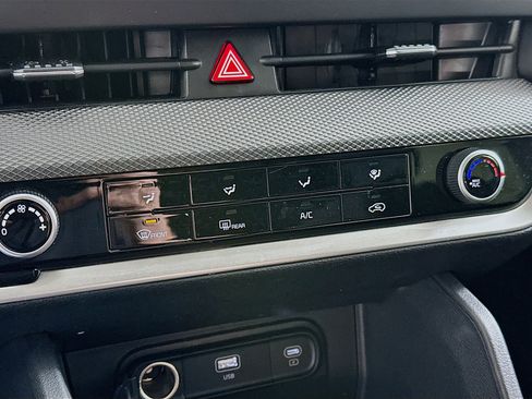 Used 2025 Kia Sportage LX image 23