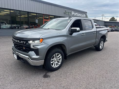 Used 2023 Chevrolet Silverado 1500 LT AWD/4WD image 3