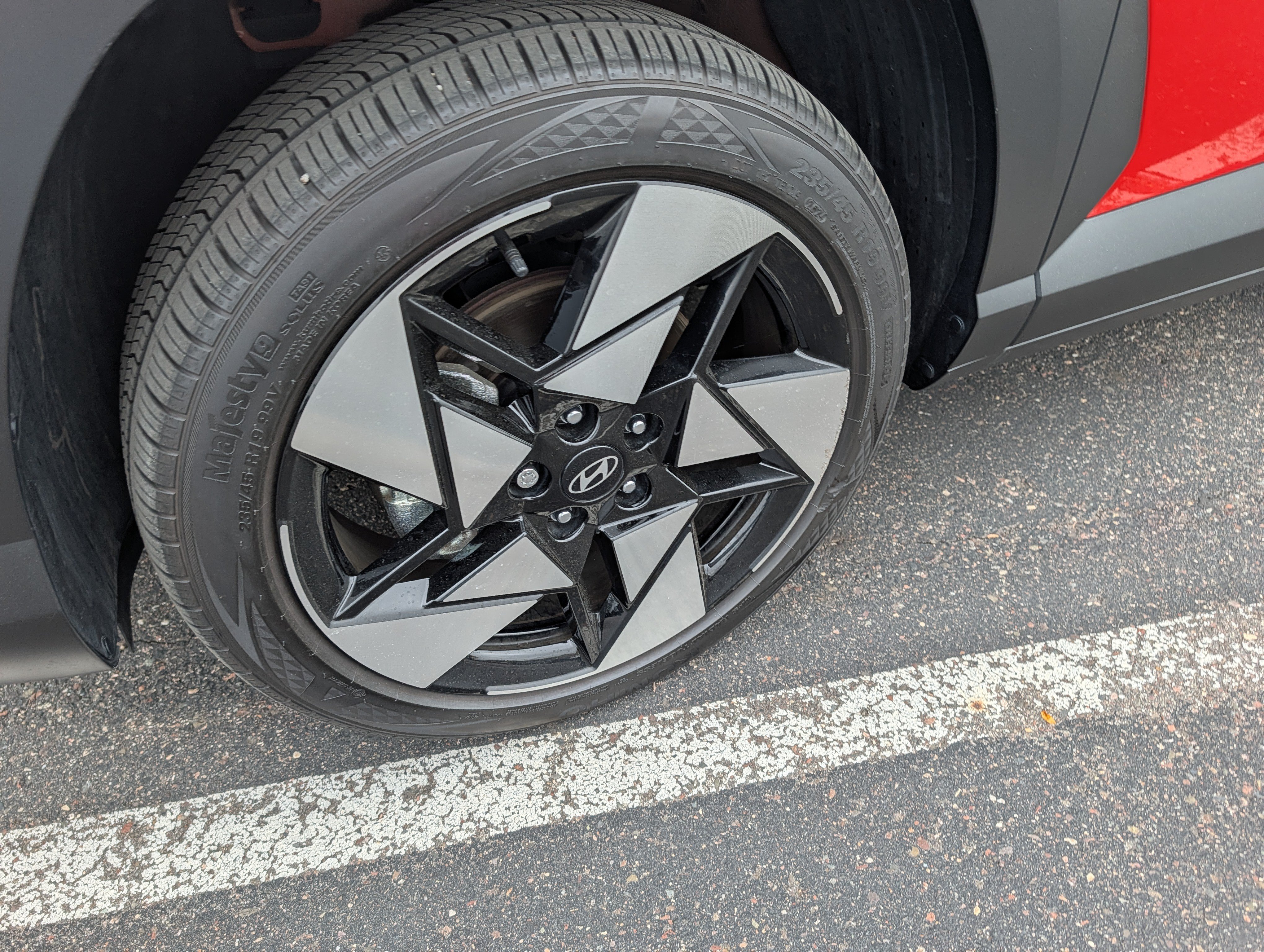 Used 2025 Hyundai Kona Limited AWD/4WD image 9