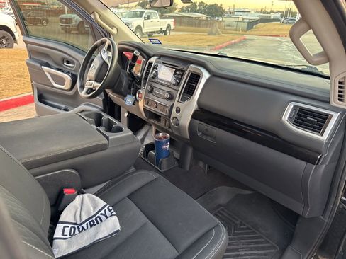 Used 2017 Nissan Titan SV image 25