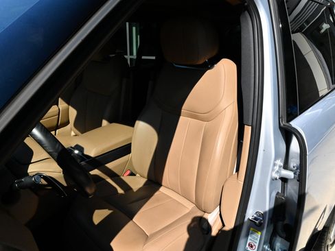 Used 2025 Land Rover Range Rover SE AWD/4WD image 18