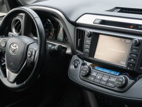 Used 2018 Toyota RAV4 Limited image 11