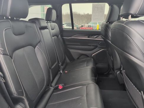 Used 2023 Jeep Grand Cherokee Overland image 15