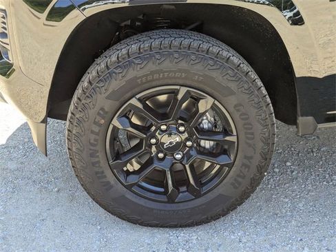 New 2025 Chevrolet Colorado Z71 w/ Midnight Edition image 7