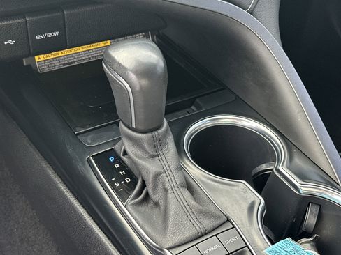 Used 2020 Toyota Camry XSE image 31