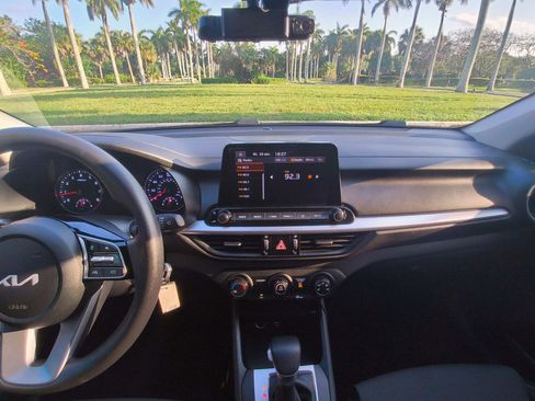 Used 2022 Kia Forte LXS FWD image 7