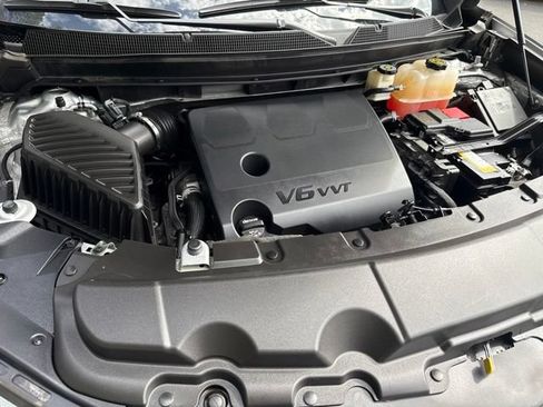 Used 2022 Chevrolet Traverse LS FWD image 34